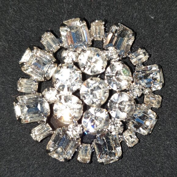 Magnificent Vintage WEISS Emerald Cut & Round White Rhinestone Statement Brooch - Picture 1 of 11